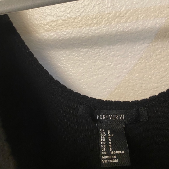 Black top - Picture 2 of 2